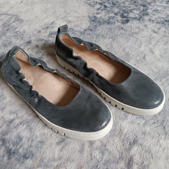 Vionic Gray Flats - Picture 4 of 11